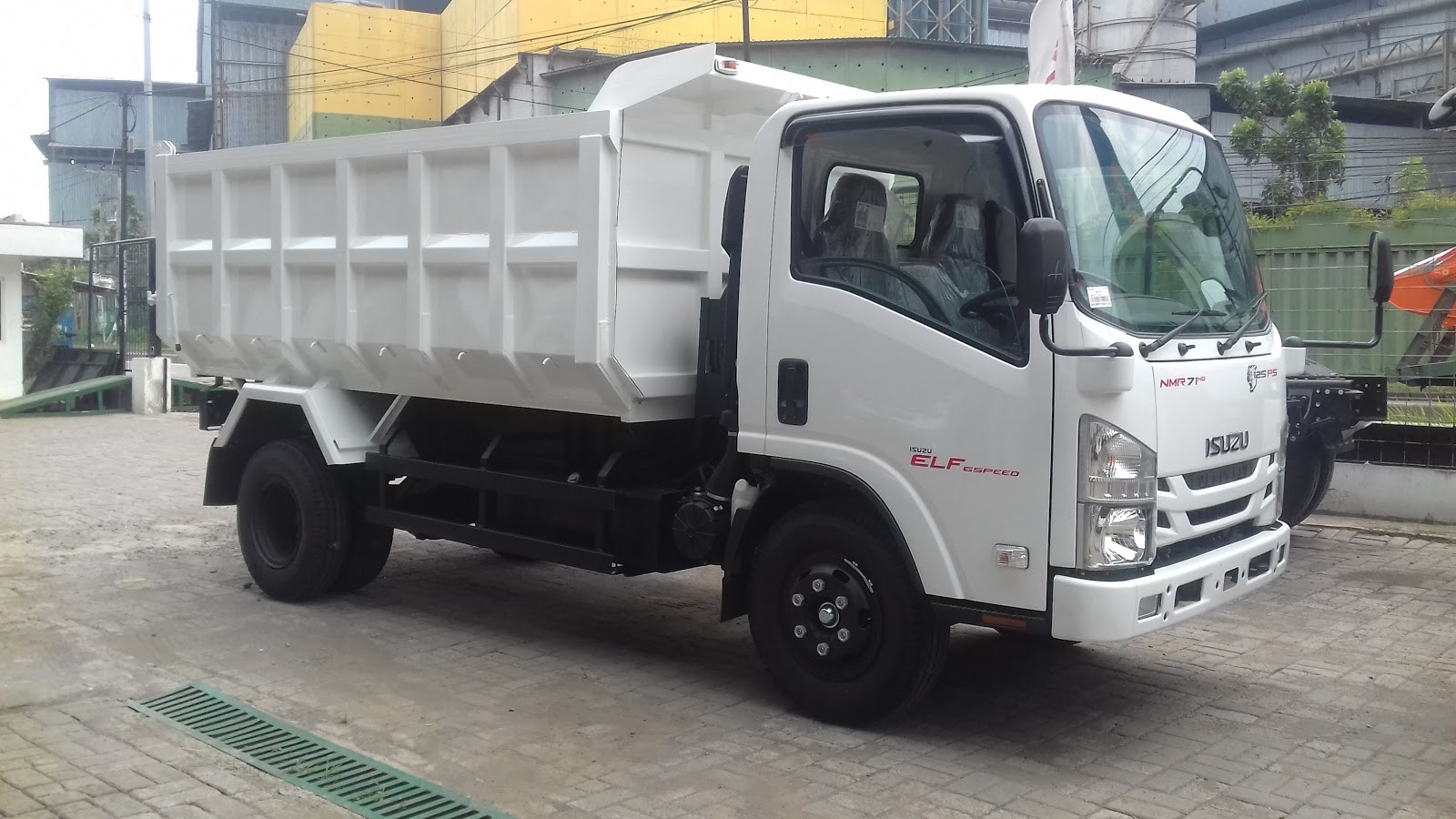 Promo Isuzu NMR 71 THD DUMP Ardy Isuzu Makassar