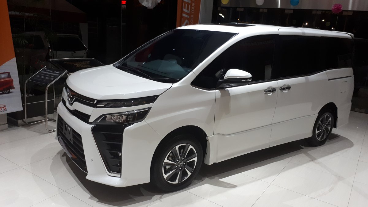 TOYOTA VOXY FITUR SPESIFIKASI Arif Sales Toyota Surabaya